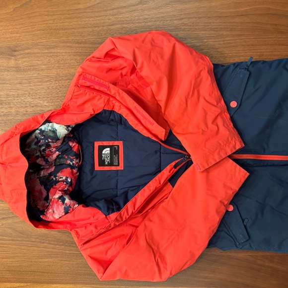The North Face pink and navy jacket (jr 14-16) - Picture 2 of 5